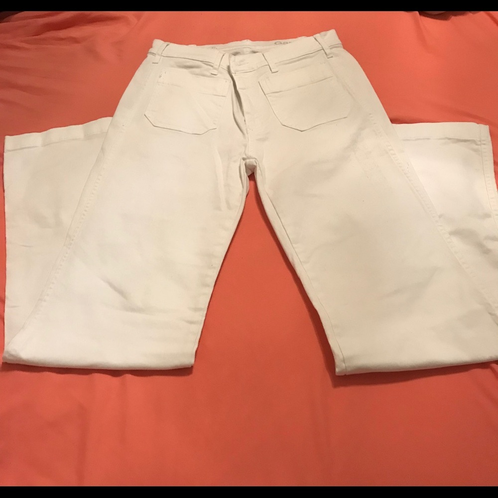 Gap Bell Bottom White Jeans - Size 27S (4 short)